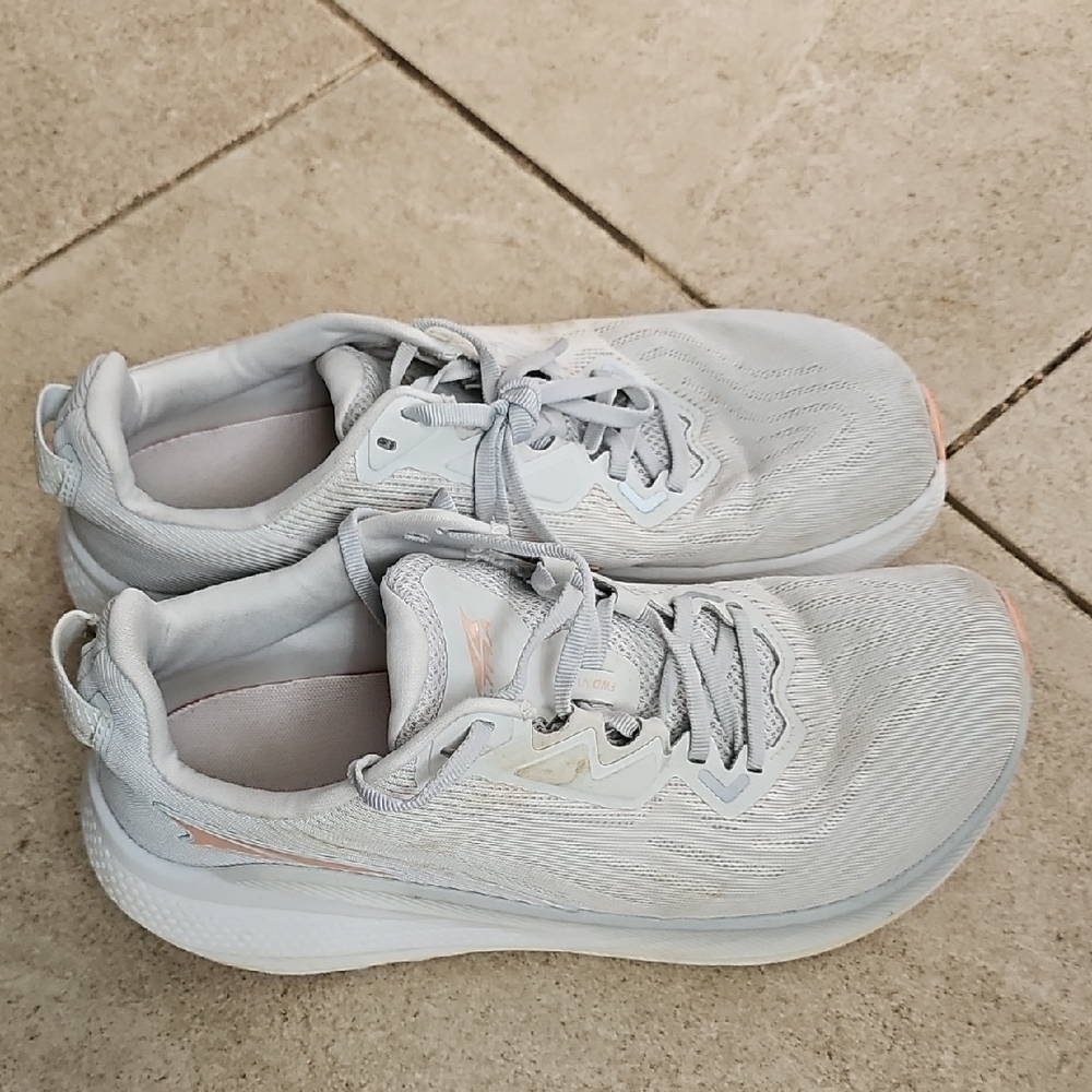 Altra - Picture 2 of 8